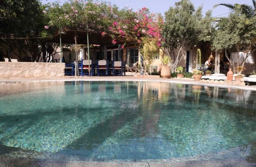 Ghazoua Villa | A 5 Minutes de la Ville, 7 Chambres,16 Couchages,piscine, Petit Déjeuner Inclus