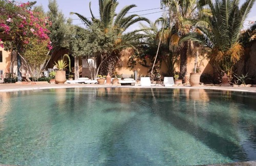 Ghazoua Villa | A 5 Minutes de la Ville, 7 Chambres,16 Couchages,piscine, Petit Déjeuner Inclus