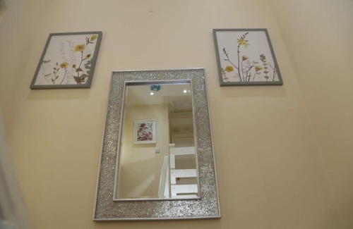 Thamesmead East House | A A Guest Rooms Thamesmead