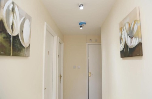 Thamesmead East House | A A Guest Rooms Thamesmead