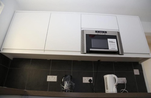 Thamesmead East House | A A Guest Rooms Thamesmead