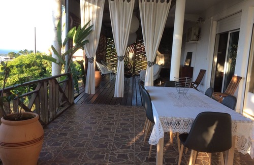 Saint-Denis Apartment | A balcony on the sea
