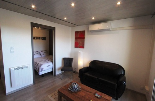 Carcassonne Apartment | A balcony overlooking the city