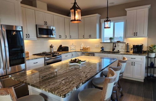 Ocean Shores House | A Beachside Getaway - AKA Bayview Beach House