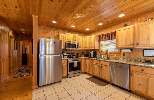 Boone Cabin | A Bears Hill Log Cabin in Boone with hot tub large yard and pond