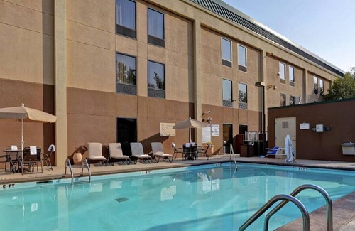 Woodstock House | A Beautiful and Excellent Place to Unwind! W/ Gym