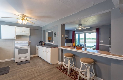 Carrabelle Apartment | A Beautiful Bayou - 1BR/1BA studio on the river