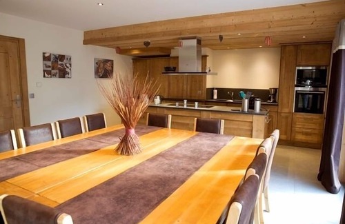 Praz-sur-Arly Ski Chalet | A beautiful chalet for 14 people located in te city center of Praz-sur-Arly