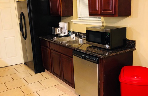 Kenner - Louis Armstrong International Airport House | A beautiful spacious 3 bedroom two full bath home near msy airport