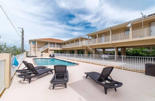 Englewood Condo | A Beautiful Sunset Awaits - Only a Few Steps to Beach
