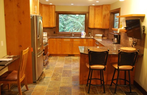 East Kootenay House | A beautifully furnished luxury vacation home in its own grounds on the ski hill