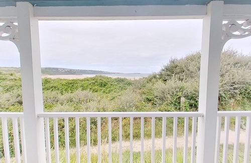 Hayle Ski Chalet | A beautifully presented chalet with views over St Ives Bay.