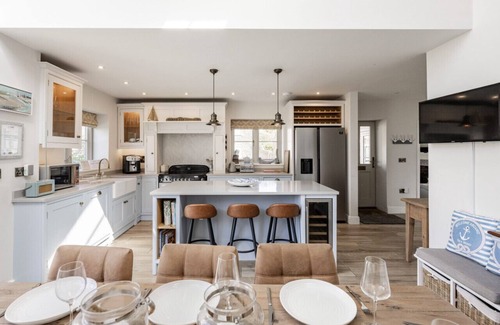 Holt House | A beautifully renovated coastal hideaway