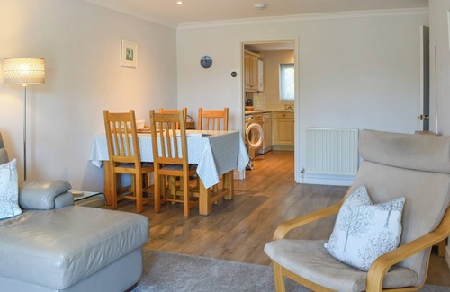 Egloshayle Cottage | A beautifully styled apartment, perched on the banks of the River Camel.