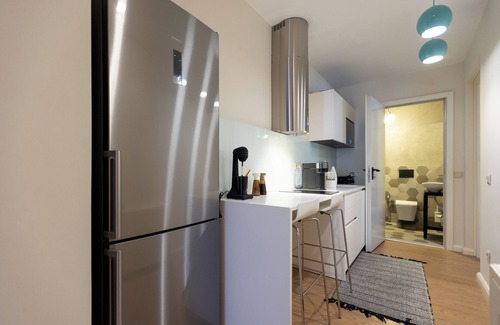 Plaka House | A Blend of Art & Architecture in Center by etouri