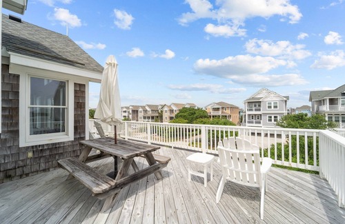 Nags Head House | A Block from the Ocean - Old NH Place with Heated Saltwater Pool.