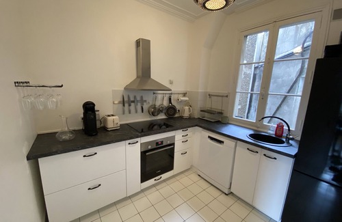 4th Arrondissement Apartment | A bright and sunny 85sqm apartment in the heart of l'Île Saint Louis.