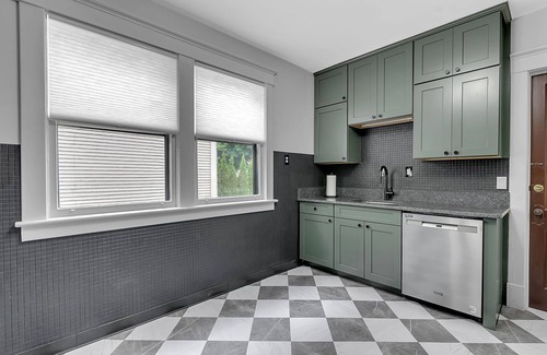 Front Park House | A Buffalo Gem in Elmwood Village. Centered between The Falls and Bills Stadium.