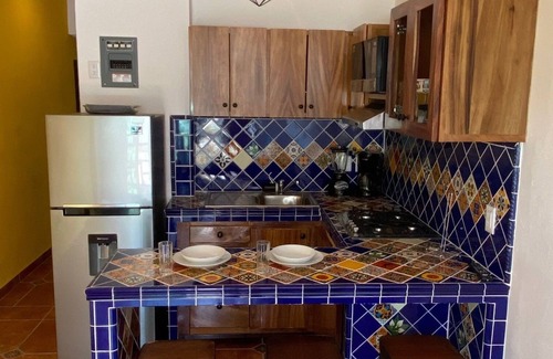 Emiliano Zapata Apartment | A/C WIFI Zona Romantica Private Balcony Roof Top/Pool 5 Blocks from the beach