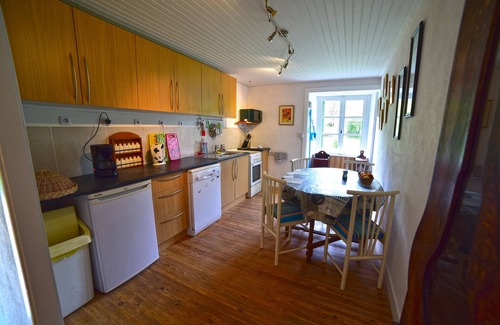 Saint-Projet-de-Salers Cottage | A Calm & Rural Retreat