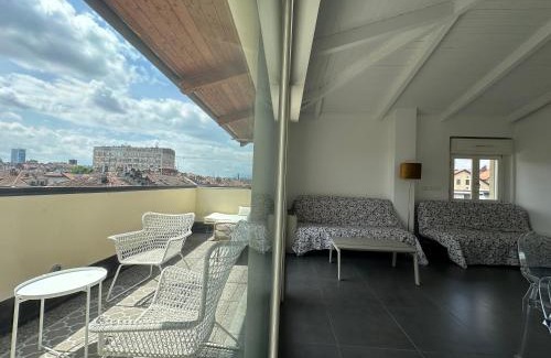 Borgo Dora Apartment | A casa di Manu - nuovissimo attico con terrazzo e box