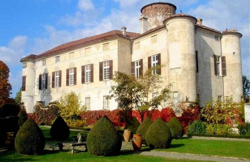 Rocca Grimalda Apartment | A Castle Stay in Wine Country
