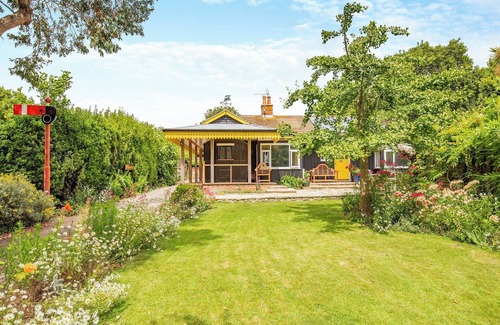 Portesham Cottage | A charming bungalow with an LSWR train attached.
