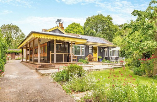 Portesham Cottage | A charming bungalow with an LSWR train attached.