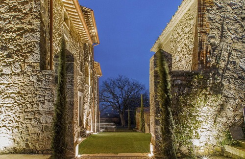 Sarteano House | A charming villa with 7 elegant suites located in the heart of Tuscany.