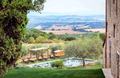 Sarteano House | A charming villa with 7 elegant suites located in the heart of Tuscany.