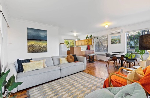 Mossy Point House | A classic beach house with waterfront access and a 5min walk to the beach