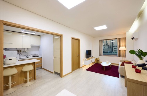 Yeoksam Apartment | A clean two-bedroom home right in front of Seolleung Station