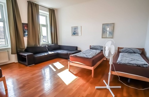 Liesing Apartment | A comfortable, well-located Luxury Apartment LV7