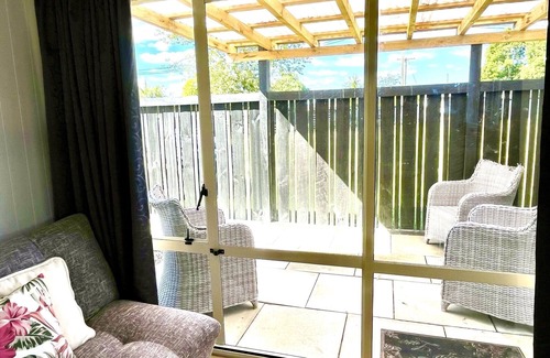 Mangakino Cottage | A comfy 2 bedroom Gottage with a 5 minute stroll to the lake.