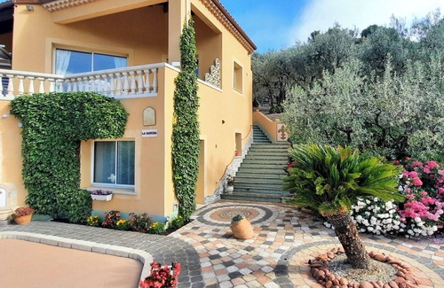 Buis-les-Baronnies Villa | A corner of paradise in Drôme Provençale for 4 guests