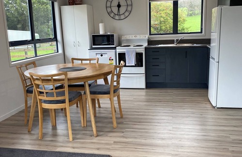 Whangarei Cottage | A cottage in a rural setting yet only minutes to Hospital, Barge Park and town.