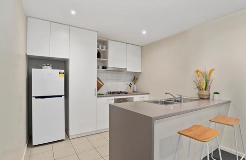 Kensington Apartment | A Cozy & Comfy 2BR Apt Near Flemington Races