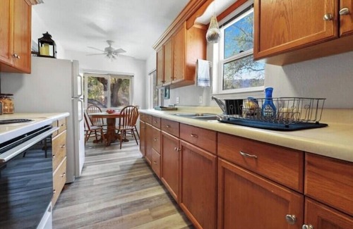 Three Rivers House | A cozy cottage in Sequoia area!