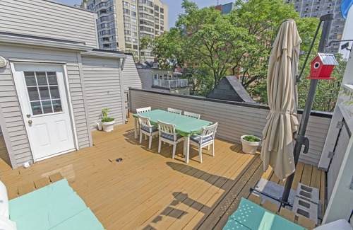 Church and Wellesley House | A cozy home minutes walk from Eaton Centre