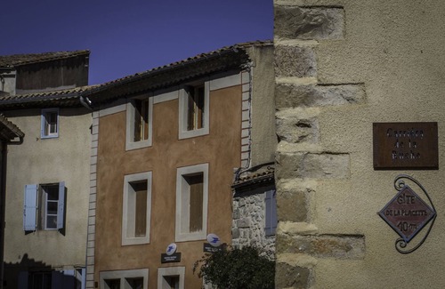 Villerouge-Termenes Cottage | A cozy house at the foot of the castle of Villerouge-Termenès and the GR36