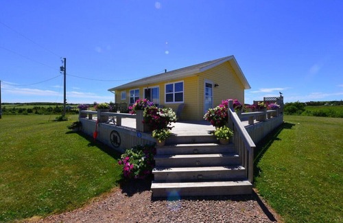 Sea View House | A cozy rustic cottage with a short walk to a fantastic beach in Seaview, PEI