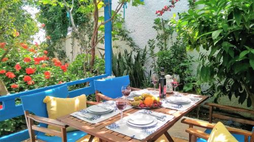 Koutsounari Apartment | A Cretan house in the garden.