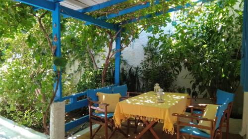 Koutsounari Apartment | A Cretan house in the garden.