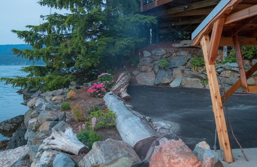 Ketchikan House | A custom built luxury tree house on the waterfront in Ketchikan - AMAZING!.