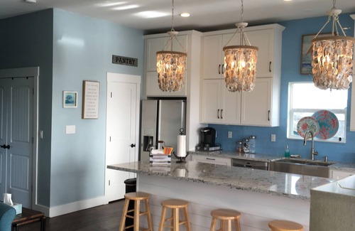 Cedar Lane House | A Day on the Bay Lodging on Caney Creek in Sargent Texas