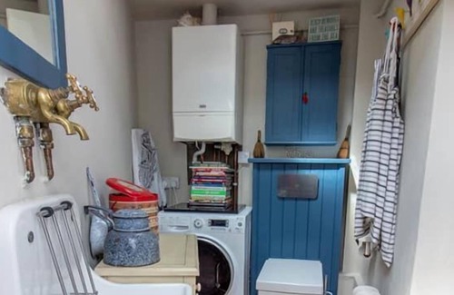 Kirkmichael Apartment | A delightful 18th century fisherman’s cottage nestled in the heart of Glen Wyllin Village