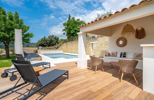 Gordes House | A delightful property in a hamlet near Gordes – Sleeps 10