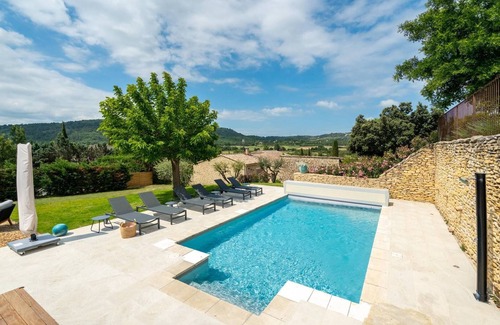 Gordes House | A delightful property in a hamlet near Gordes – Sleeps 10