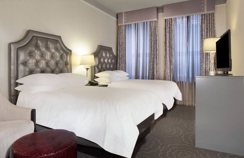 The Loop Hotel | A Downtown Hideaway Close to Ohio Street Beach | 2 Family Ready Rooms