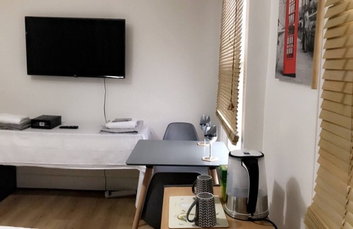 Tower Hamlets House | A ENTIRE PLACE TO STAY IN STEPNEY GREEN